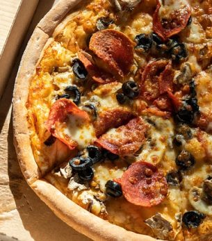 pizza, mozzarella, food, pizza restaurant, dough, pizza dough, delicious, cheese, pizza pie, pizza slices, box, pizza box, box of pizza, freshly baked, pepperoni pizza, pepperoni, black olives, mushrooms, pizza box, pizza box, pizza box, pizza box, pizza box